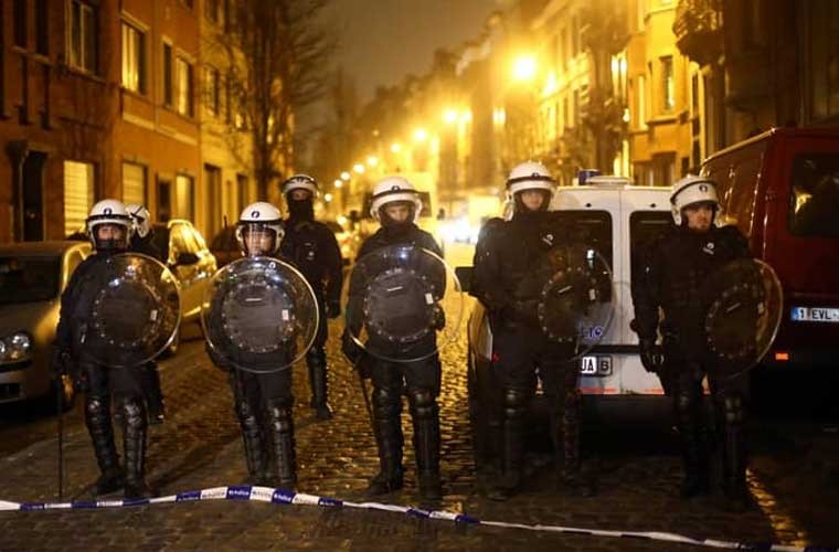 Molenbeek cho tới nay có lẽ là địa điểm nguy hiểm  chết người nhất ở Brussels. Khu vực này là quê nhà của các tay súng thực hiện chuỗi vụ tấn công khủng bố ở Paris hồi cuối năm 2015.